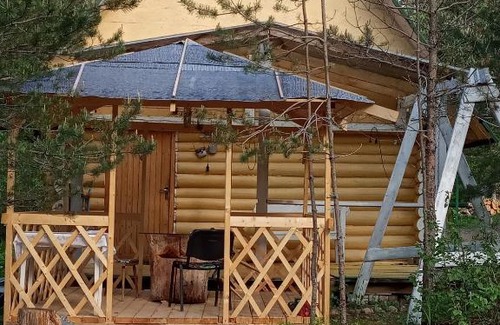 Kurkijoki House | Pet-Friendly Retreat at Dom na gore with Hot Tub & Kitchen