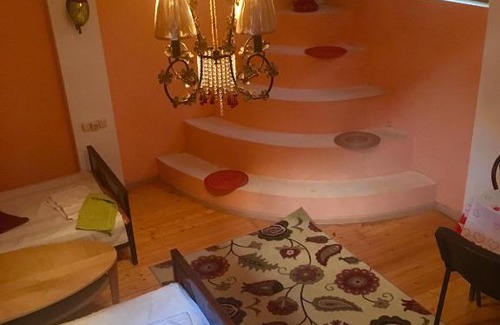 Zapadnyy okrug Hotel | Budget-Friendly Stay at Dom na Naberezhnoy 202 with Breakfast