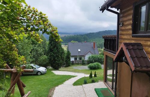 Rycerka Dolna Cabin | Cozy Dom na wzgórzu: Pet-Friendly Retreat with Fireplace