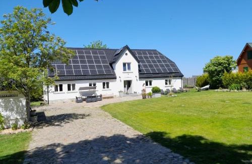gmina Bedzino House | Top-Rated Dom nad morzem Ludwikowo: Pet & Child Friendly