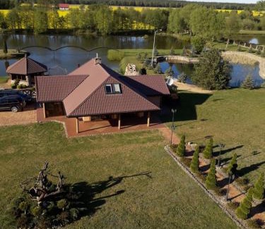 Dzialdowo Apartment | Tranquil Retreat: Dom nad stawem przy lesie with Pool & Hot Tub