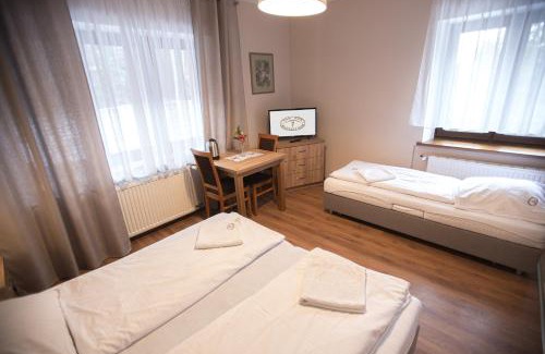Miedzygorze Bed & Breakfast | Discover Dom Nad Wodospadem: Pet-Friendly Retreat with Breakfast