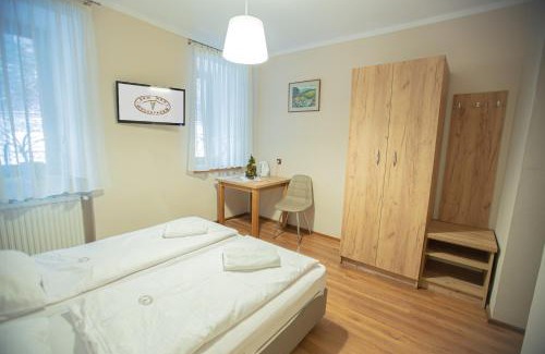 Miedzygorze Bed & Breakfast | Discover Dom Nad Wodospadem: Pet-Friendly Retreat with Breakfast
