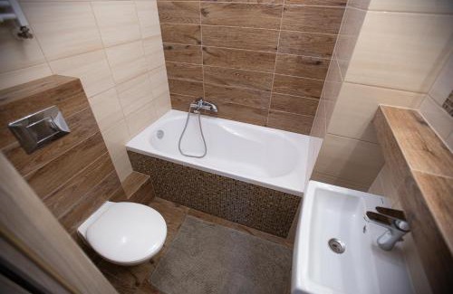 Miedzygorze Bed & Breakfast | Discover Dom Nad Wodospadem: Pet-Friendly Retreat with Breakfast