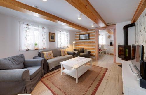 Jagniatkow House | Discover Dom Nad Wodospadem: Pet-Friendly Paradise Awaits