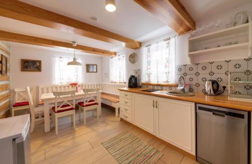 Jagniatkow House | Discover Dom Nad Wodospadem: Pet-Friendly Paradise Awaits