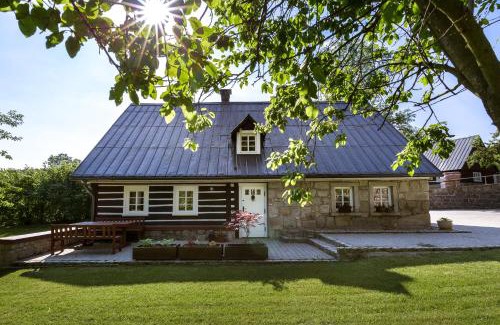 Jagniatkow House | Discover Dom Nad Wodospadem: Pet-Friendly Paradise Awaits