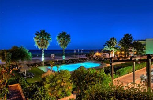 Meia Praia Apartment | Oceanfront Dom Pedro Lagos: Family-Friendly Getaway