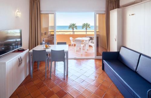 Meia Praia Apartment | Oceanfront Dom Pedro Lagos: Family-Friendly Getaway