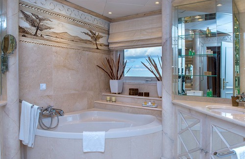 Santa Isabel Hotel | Elegant Dom Pedro Lisboa: 5-Star Retreat with Spa & Pool