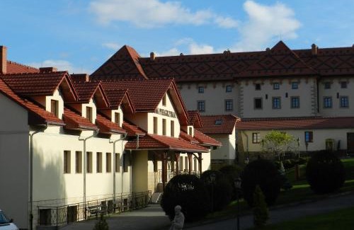 Kalwaria Zebrzydowska House | Budget-Friendly Dom Pielgrzyma with Family-Oriented Amenities
