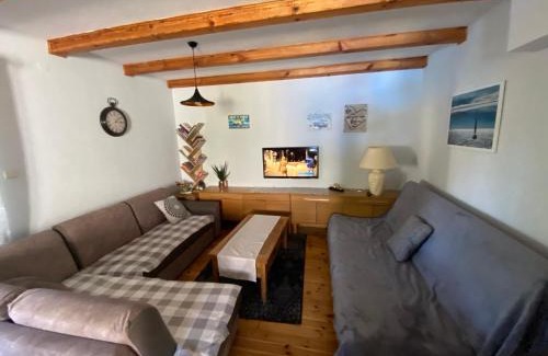 Stare Juchy House | Cozy Dom pod Jabłonia: Pet Friendly with Ocean Views