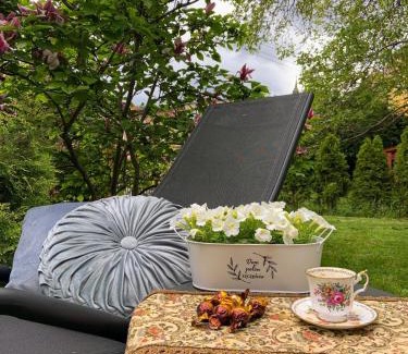 Srebrna Gora Bed & Breakfast | Exceptional Oceanfront Retreat at Dom Pod Różami Agroturystyka