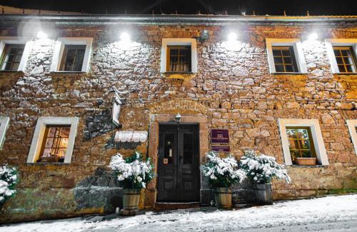Srebrna Gora Bed & Breakfast | Inviting Dom pod Twierdzą Srebrna Góra: Pet-Friendly Retreat
