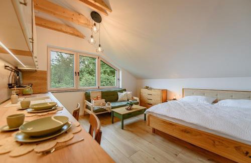 Besenova Apartment | Family-Friendly Getaway at Dom pri jazere, Bešeňová