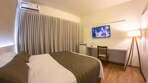 Telemaco Borba Apartment | Top-Rated Dom Ravello Hotel with Pool & Pet-Friendly Stay