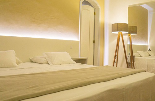 Telemaco Borba Hotel | Discover Dom Ravello: Family-Friendly with Pool & Breakfast