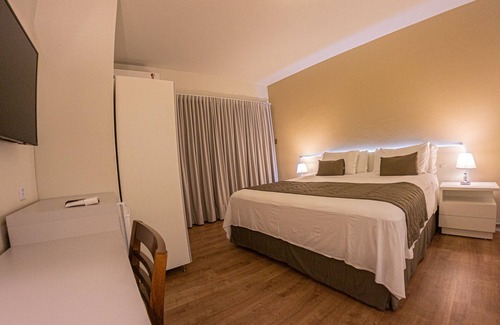 Telemaco Borba Hotel | Discover Dom Ravello: Family-Friendly with Pool & Breakfast