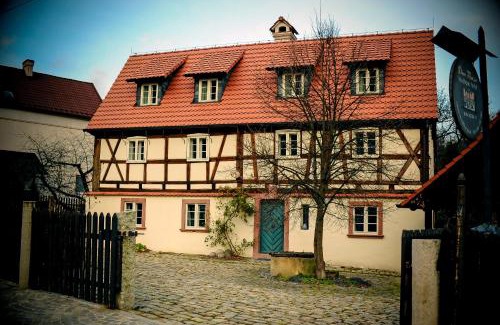 Pieszyce House | Top-Rated Dom Tkacza: Pet Friendly with Kitchen Amenities