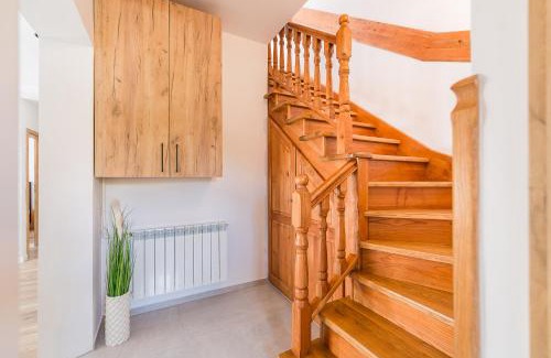 Baligrod Villa | Top-Rated Family Retreat at Dom w Bieszczadach