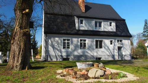 Wielen House | Cozy Dom w Wieleniu: 4-Star Stay with Family-Friendly Perks