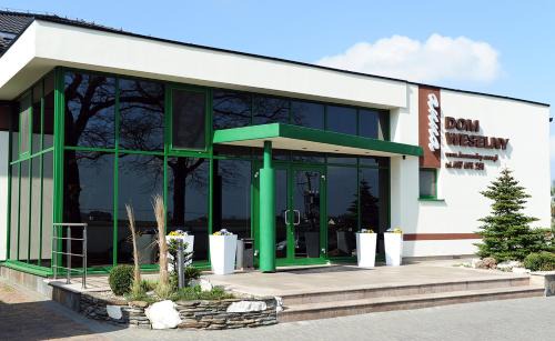 Warlubie Hotel | Cozy Stay at Dom Weselny "Anna" with Breakfast Included