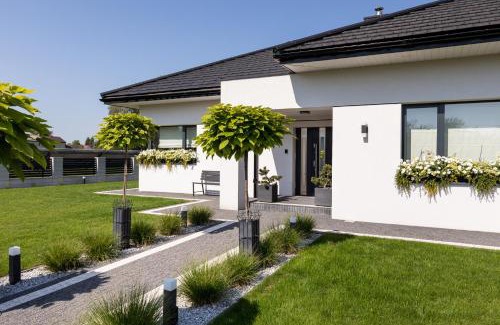 Zator Villa | Relaxing Getaway at Dom z Basenem & Jacuzzi in Zator