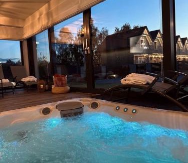 Zator Villa | Relaxing Getaway at Dom z Basenem & Jacuzzi in Zator