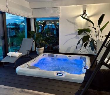 Zator Villa | Relaxing Getaway at Dom z Basenem & Jacuzzi in Zator