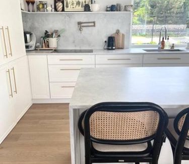 Klodzko Miasto Villa | Scenic Mountain View Retreat with Spacious Garden & Kitchen