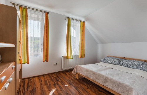 Jaworki House | Discover Dom Zaskalskie 10b: Pet-Friendly Getaway Awaits