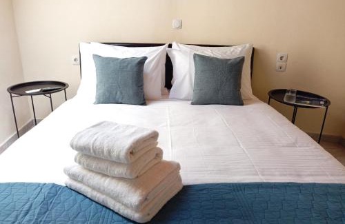 Menidion Apartment | Oceanfront Doma Menidi Rooftop Apartment with Breakfast