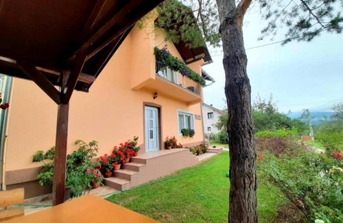 Republika Srpska Apartment | Budget-Friendly Domacinstvo Sobic: Child Friendly Retreat