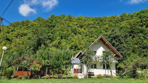 Republika Srpska House | Explore Comfort at Domacinstvo Ubovic - Rated 9/10!