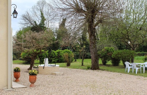 Saint-Magne-de-Castillon House | Serene Domaine du Lacarès: Pool, Spa & Family-Friendly Stay