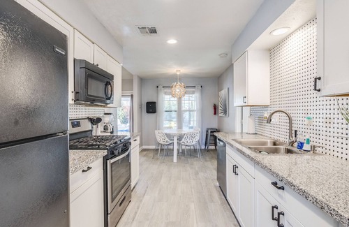 McNeil House | Family Retreat with Heated Pool & Hot Tub – Top Rated 9.6/10
