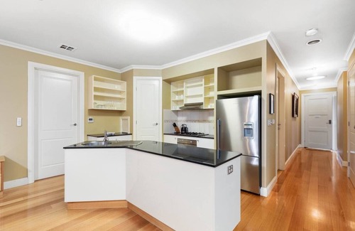 Mount Gambier Apartment | Comfortable Domain Two Apartment with Pool and Breakfast