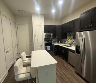 Memorial Apartment | Domain West