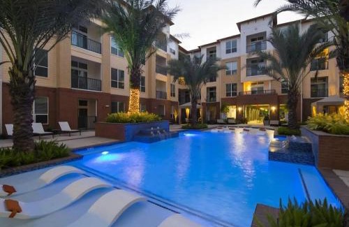 Memorial Apartment | Domain West