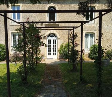 Mandeville-en-Bessin Bed & Breakfast | Exceptional Stay at Aux Léopards Normands - Pet & Child Friendly