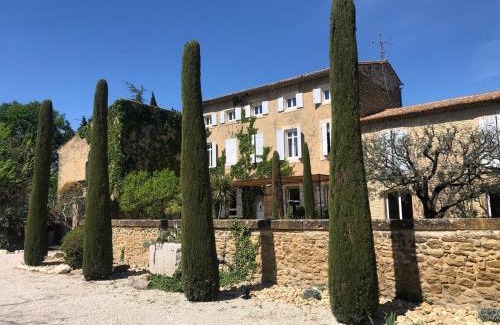 Entraigues-sur-la-Sorgue House | Historic Domaine de la Dragonette in Beautiful Provence