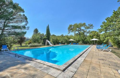 Entraigues-sur-la-Sorgue House | Historic Domaine de la Dragonette in Beautiful Provence