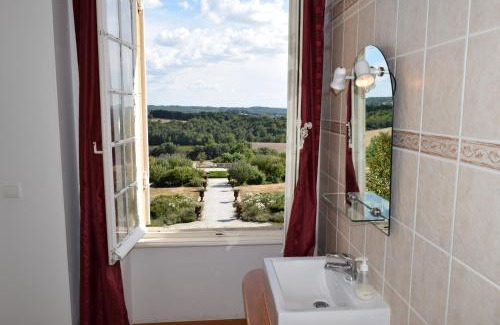 Saint-Medard-d'Excideuil Hotel | Relax at Domaine d'Essendiéras: Pet-Friendly Oceanfront Stay