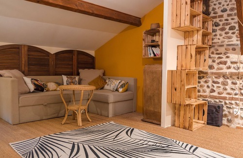 Eaunes Bed & Breakfast | Relax at Domaine de Belair: Family-Friendly with Pool Access