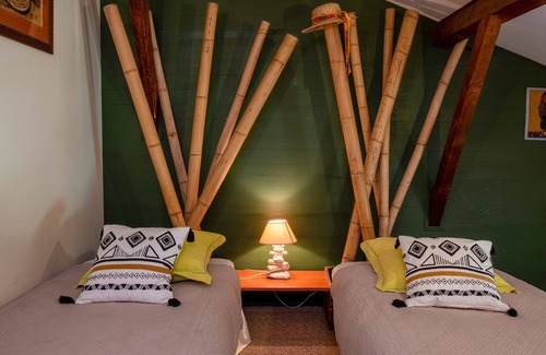 Eaunes Bed & Breakfast | Relax at Domaine de Belair: Family-Friendly with Pool Access