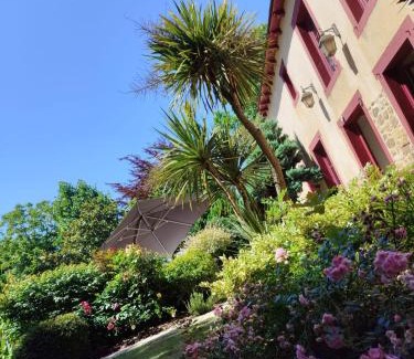 Miniac-sous-Becherel Bed & Breakfast | Pet-Friendly Domaine de Corbelande with Oceanfront Views
