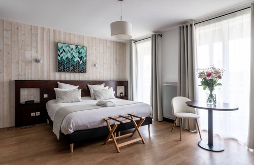 Bruz Hotel | Discover Domaine de Cicé-Blossac: Spa & Family-Friendly Stay