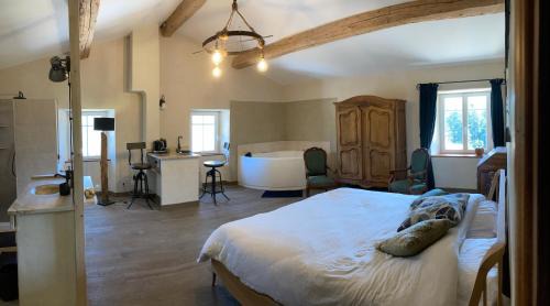 Sisteron Bed & Breakfast | Oceanfront Retreat at Domaine de Combe Beluze - 9.6/10 Rated