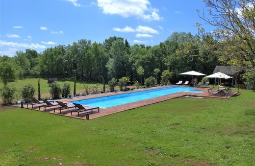 Septfonds House | Relax at Domaine de Fangal: Poolside Gîtes with Ocean Views