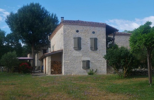 Septfonds House | Relax at Domaine de Fangal: Poolside Gîtes with Ocean Views